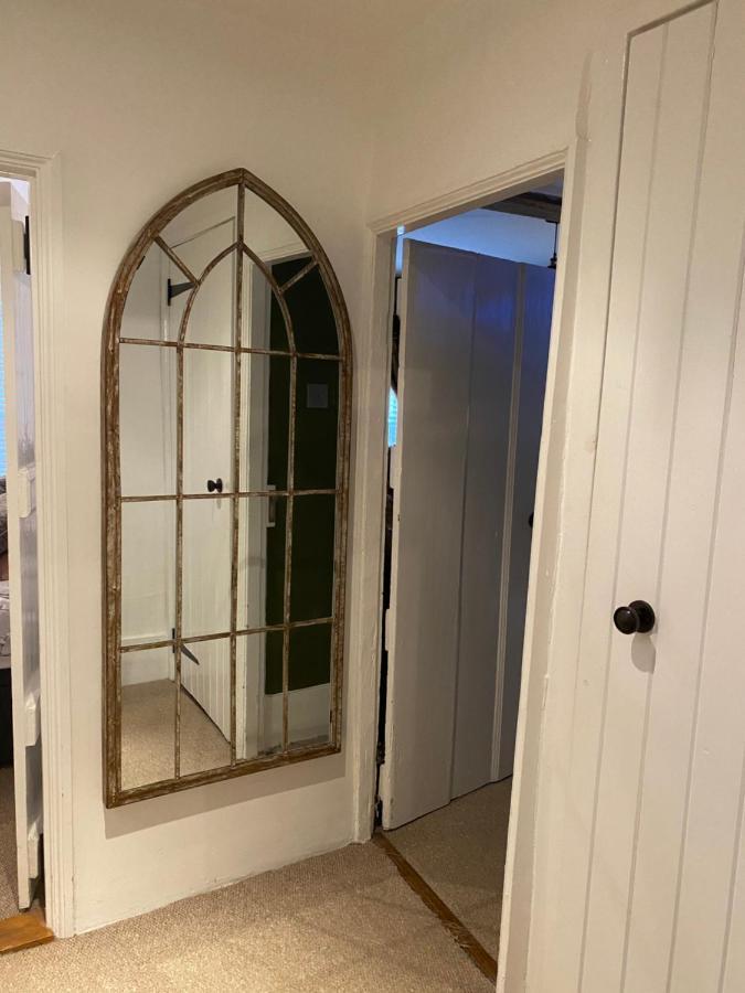 Stunning 2 Bedroom Flat In A Central Location New Alresford Bagian luar foto