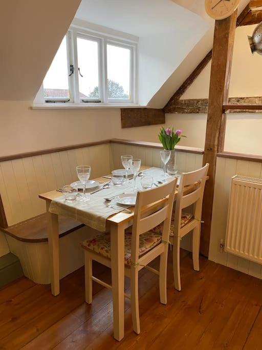 Stunning 2 Bedroom Flat In A Central Location New Alresford Bagian luar foto