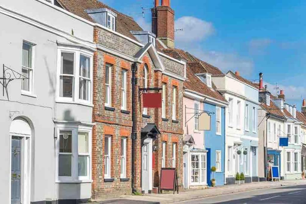 Stunning 2 Bedroom Flat In A Central Location New Alresford Bagian luar foto