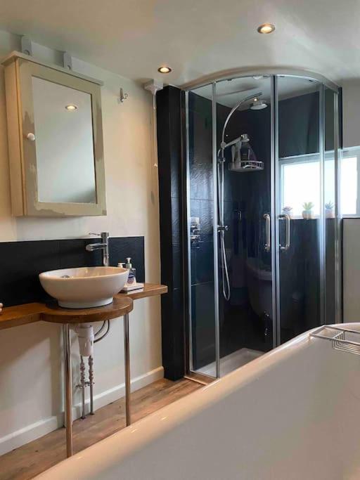 Stunning 2 Bedroom Flat In A Central Location New Alresford Bagian luar foto